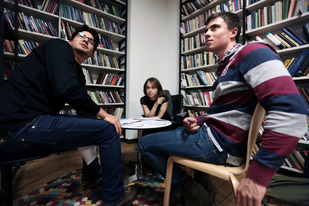 Встреча с известной писательницей состоится в Московском Доме Книги. Фото: архив, "Вечерняя Москва" Встреча с известной писательницей состоится в Московском Доме Книги. Фото: архив, "Вечерняя Москва"