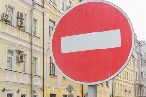 Движение транспорта на нескольких участках района временно перекроют