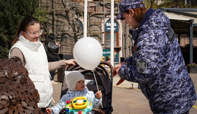 Столичные росгвардейцы приняли участие во Всероссийской акции «Георгиевская ленточка»