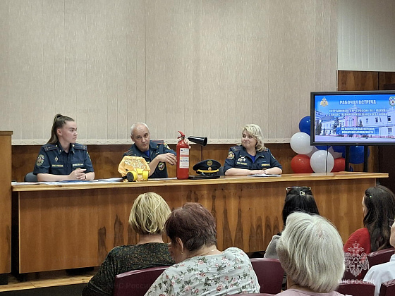 Профилактическая беседа с жителями Мещанского района в Музее пожарной охраны Москвы