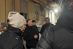 Глава района обсудил установку вентиляции на встрече с жителями дома