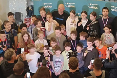 Ученики школы №1231 заняли призовые места в зимнем заплыве